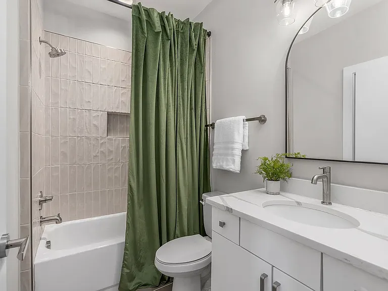 506 W Trinity Ln — Photo 18