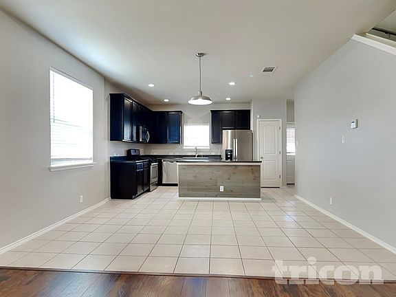 3rd image of 240 Dragon Ridge Rd