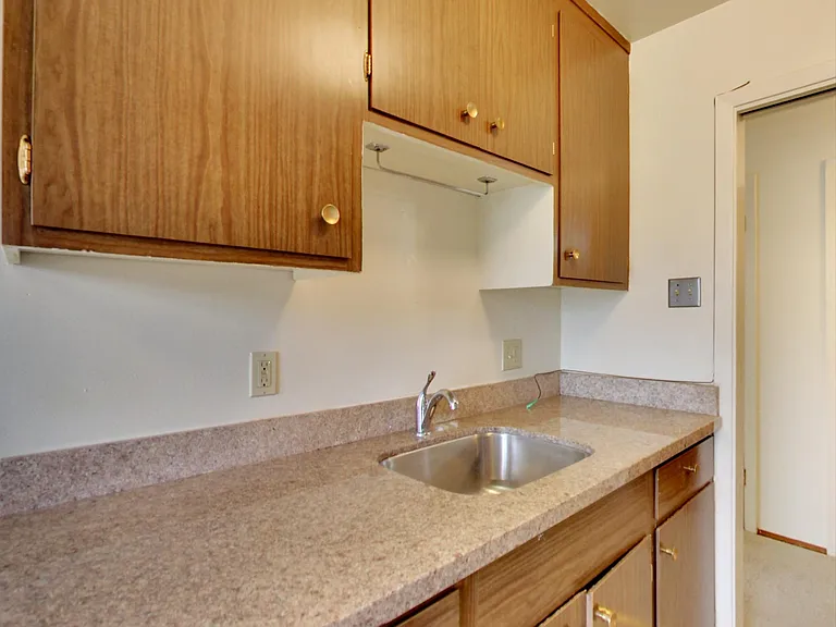 1300 Lawton St #301 — Photo 2