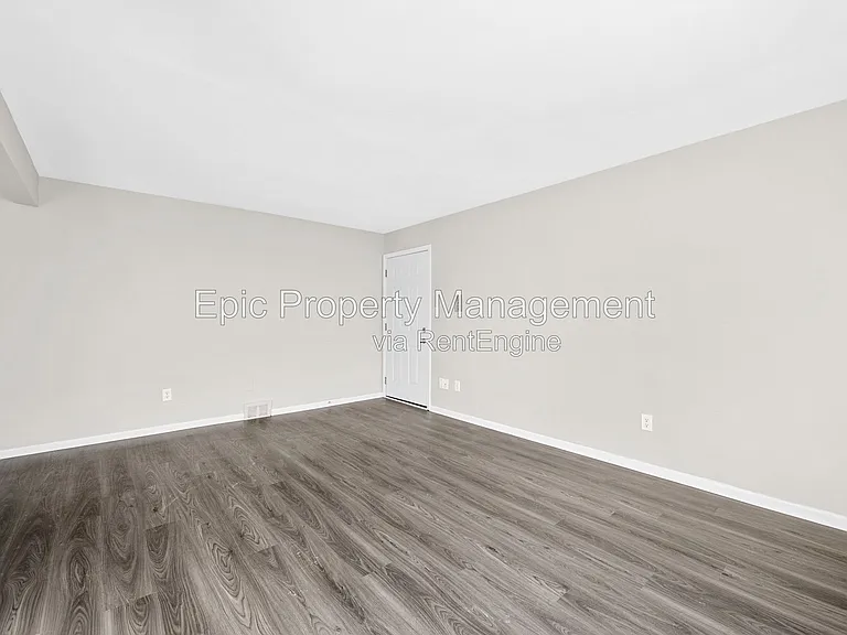 Cavalier Manor — Photo 41
