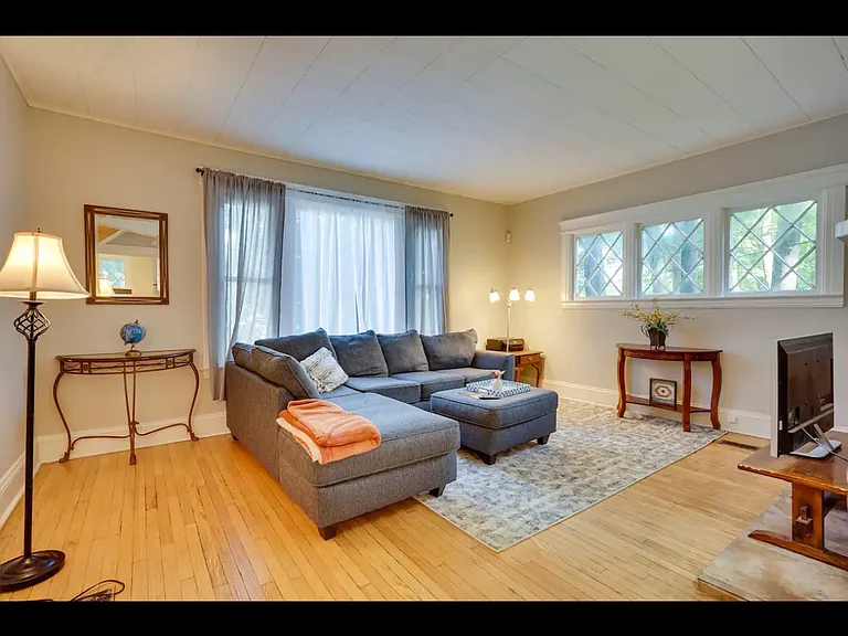 765 Westcott St — Photo 4