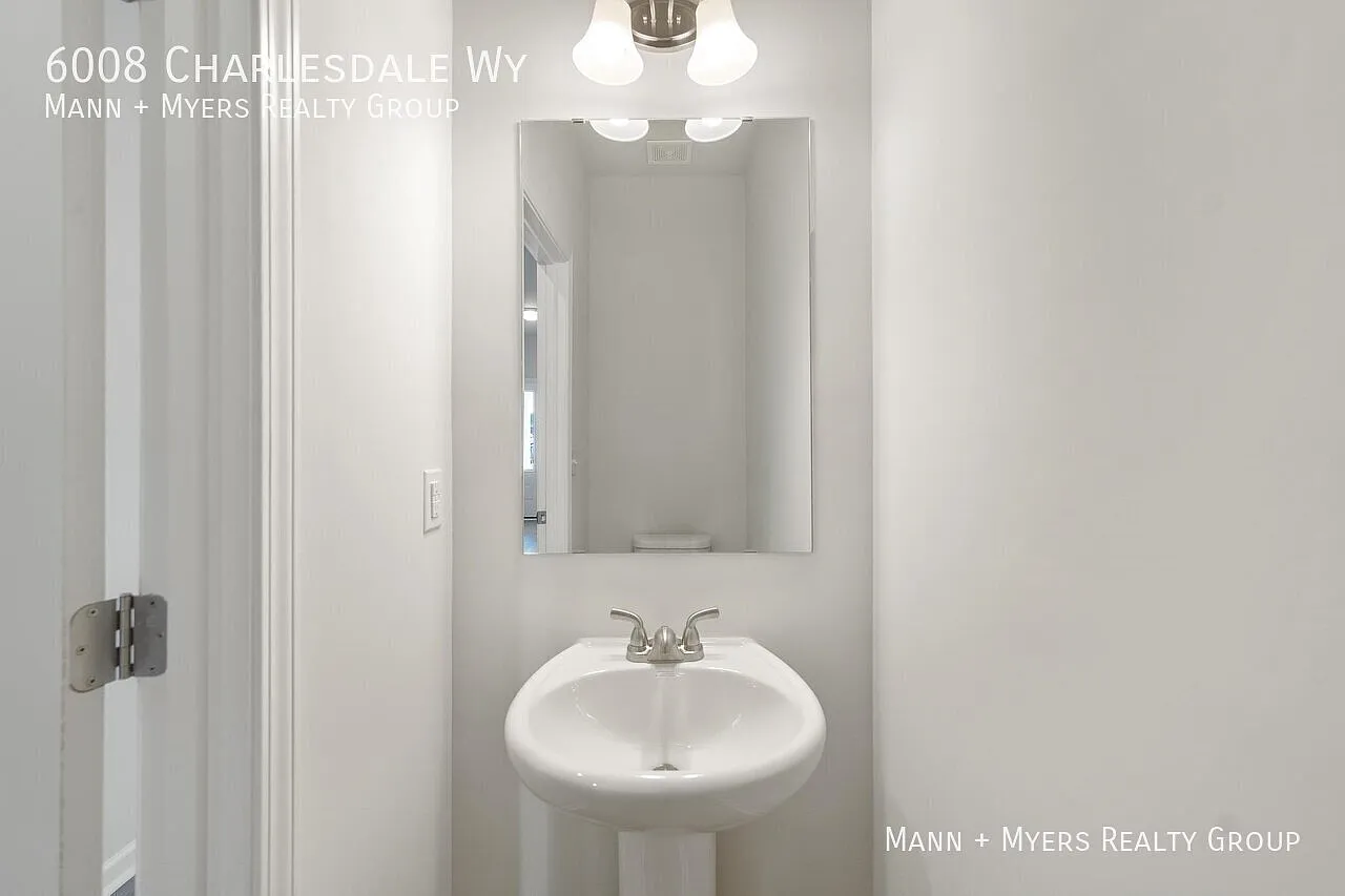 2 bed, 2.5 bath, 1678 sqft, $1,795 — Photo 4