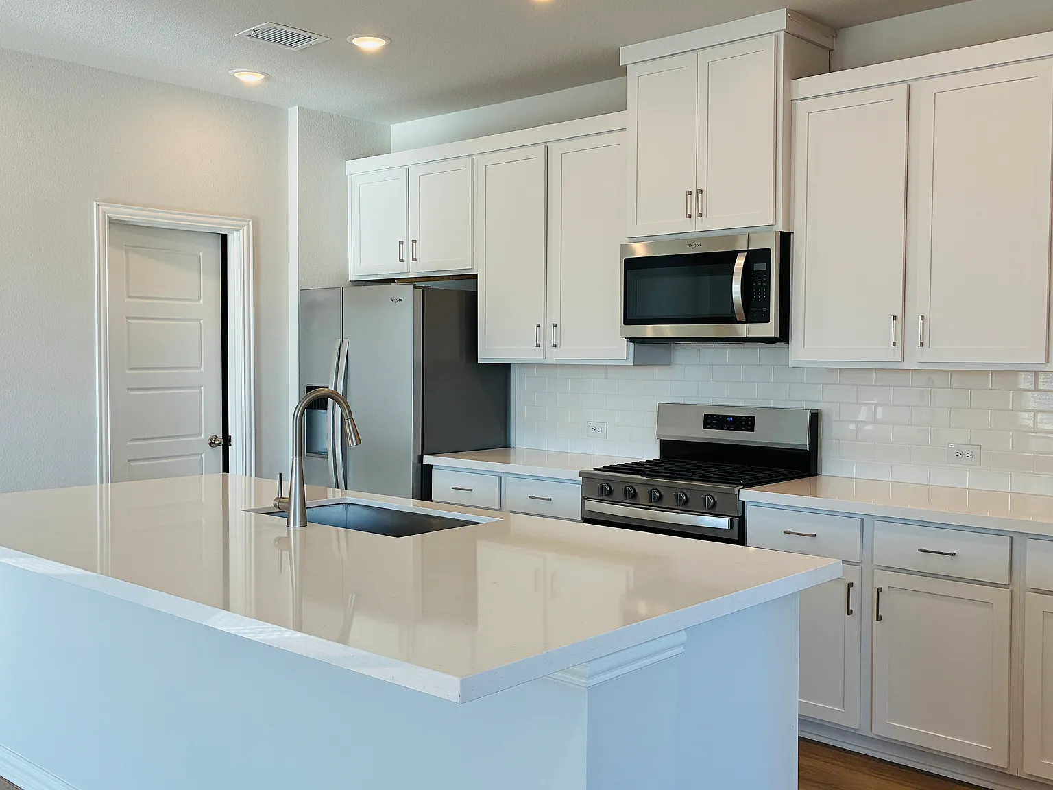 3 bed, 2032 sqft, $2,195 — Photo 4