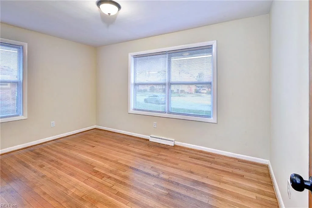 4 bed, 2.5 bath, 1564 sqft, $2,300 — Photo 2