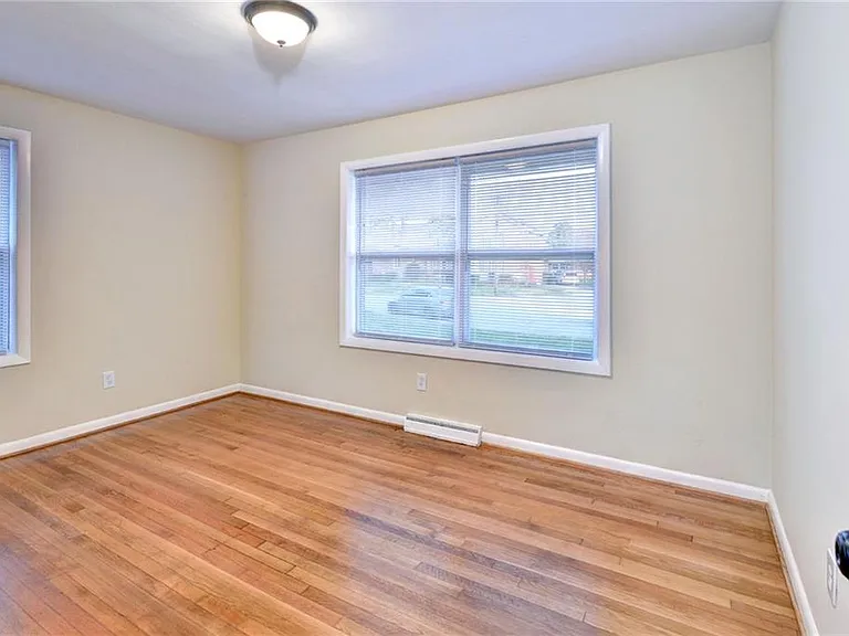 10 Whipple Dr — Photo 2