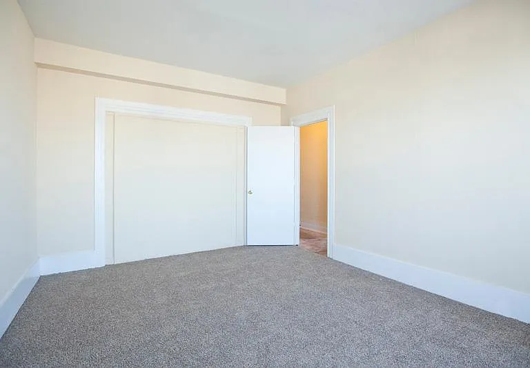 Pasadena Apartments — Photo 21