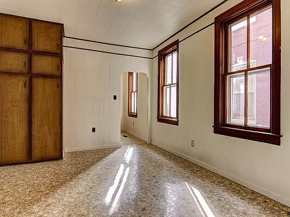 5th image of 1382 W King St