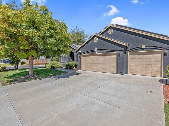 2nd image of 912 Apple Avenue