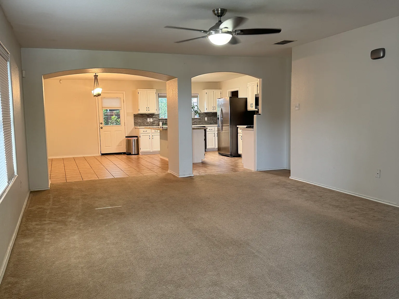 3 bed, 1965 sqft, $1,800 — Photo 2