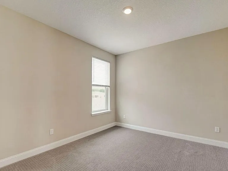 2nd floor bedroom4