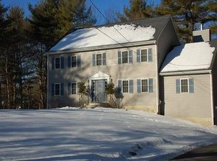 1155 Hathaway Ln, Uxbridge, MA 01569
