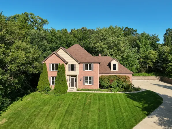 97 Crooked Creek Dr, Yorkville, IL 60560