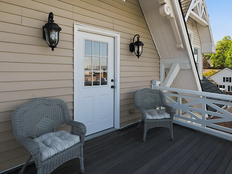 aytime views on your own private deck are just as stunning as night. The perfect place to work from home or just relax and watch the scenery.