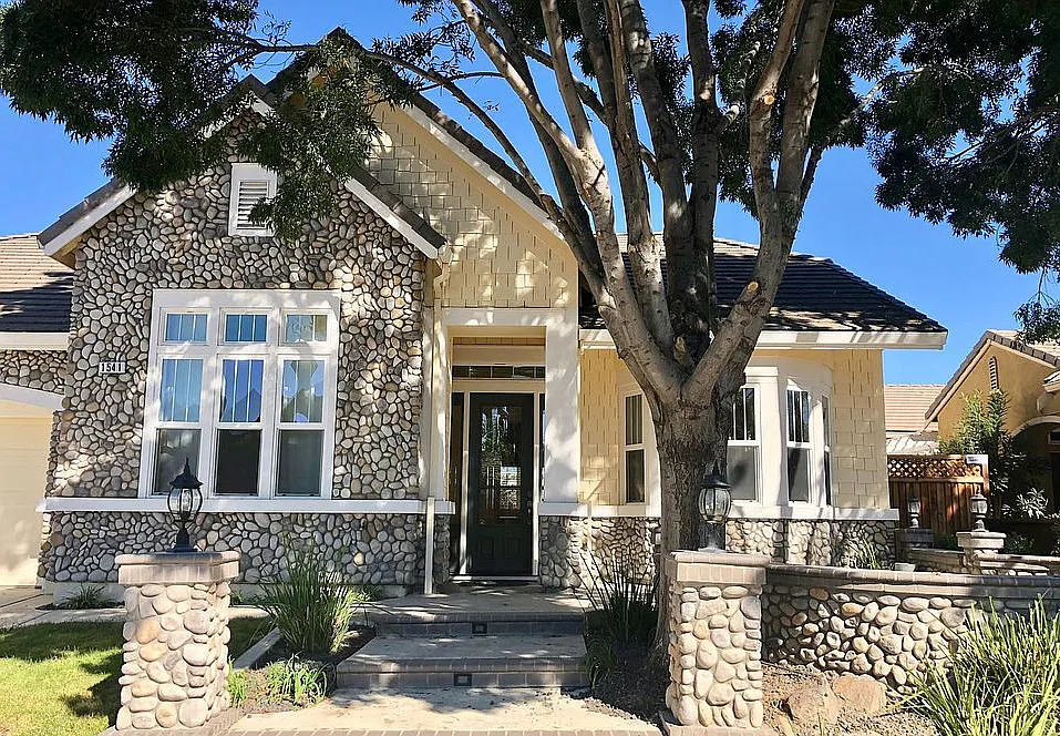3 bed, 2.5 bath, 2629 sqft, $3,400 — Photo 2