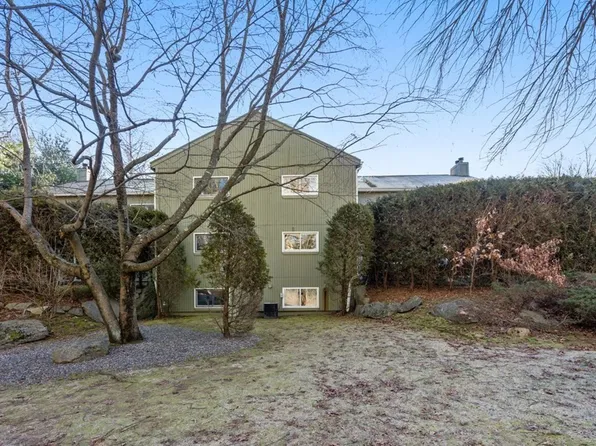 11 Crowns Way, Uxbridge, MA 01569