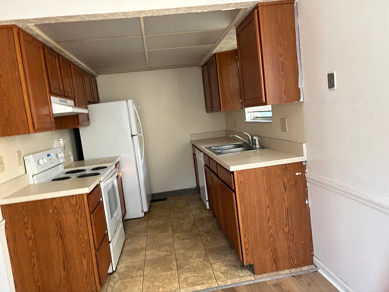2143 Lynbridge Dr #A — Photo 3