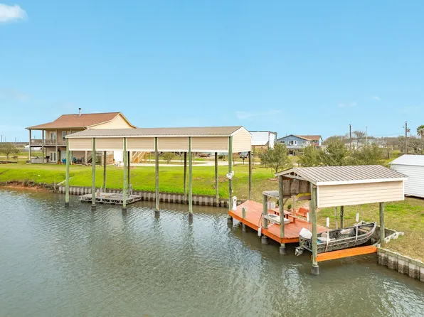 220 Kings Dr, Freeport, TX 77541