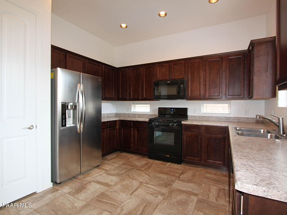 5th image of 5872 N Thornberry Dr