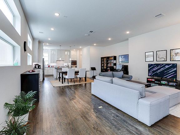 3rd image of 8044 Zeppos Dr