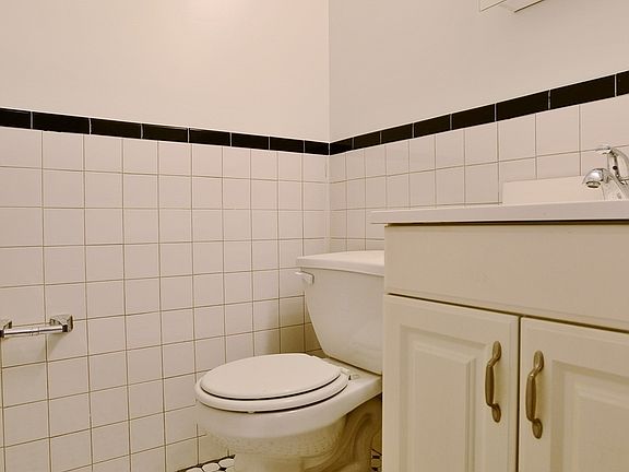 5th image of 90 Saint Marks Pl APT 3
