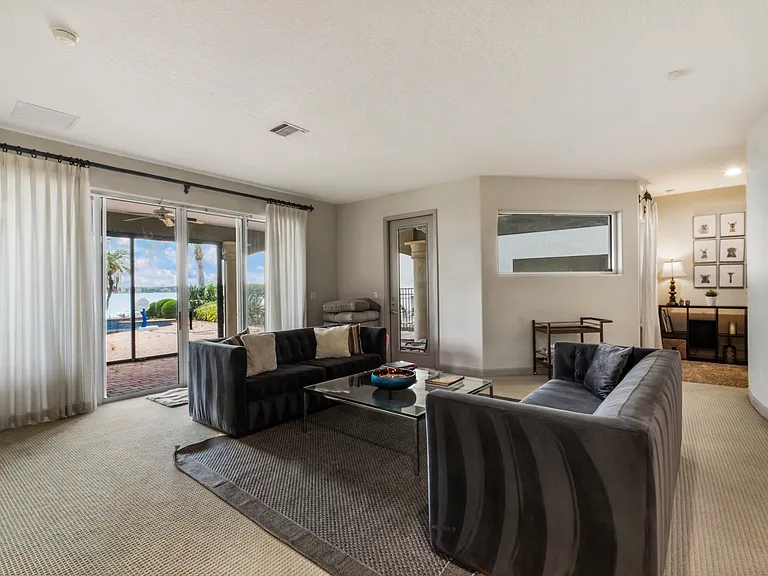 7926 Versilia Dr — Photo 32