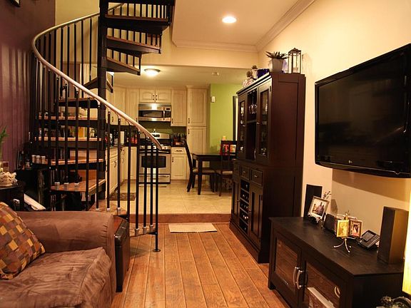 2nd image of 239 N Mayflower Ave #2