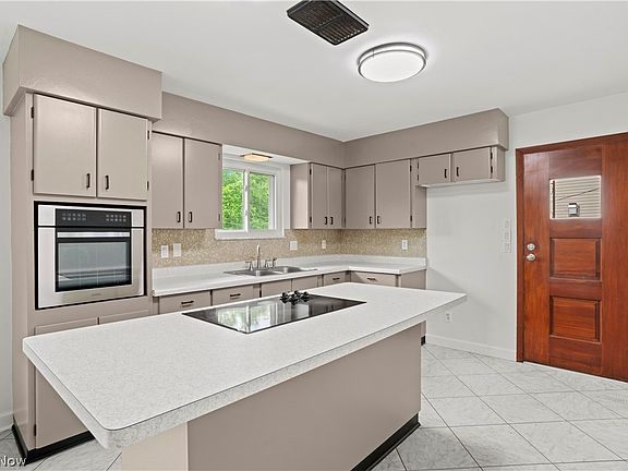 2nd image of 2955 Linda Way