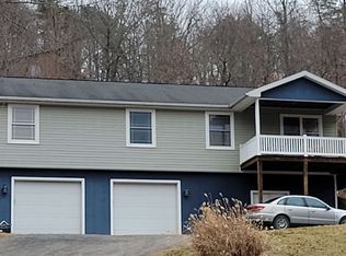 170 N Laurel Ave, Berkeley Springs, WV 25411