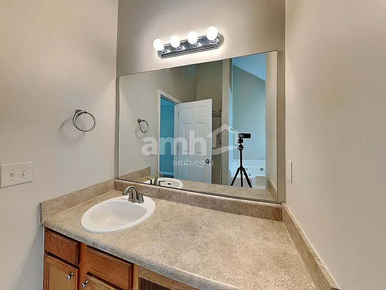 228 Kings Cv — Photo 9