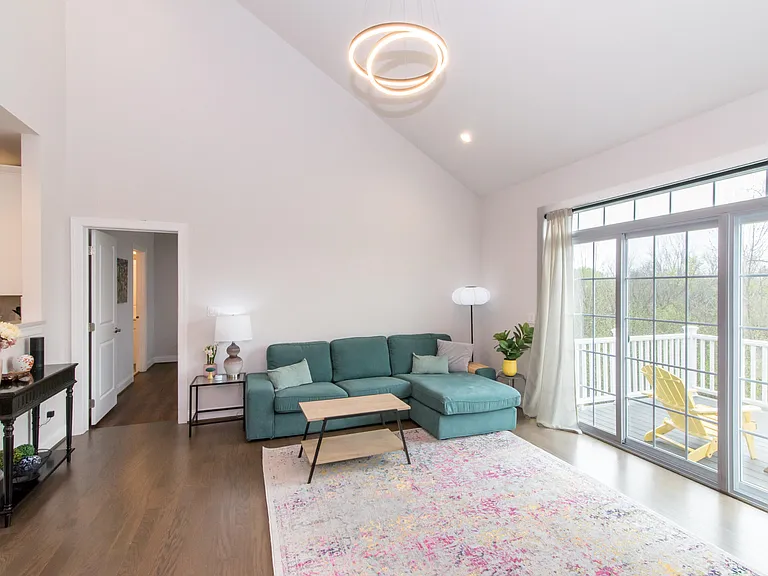 2544 Oxford Cir — Photo 14