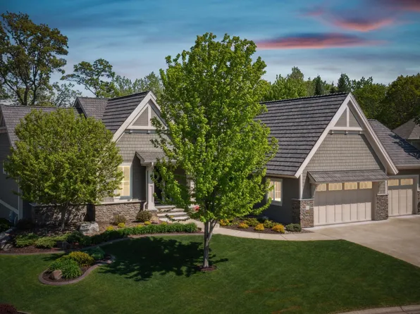 12 Creekside Ln, Saint Paul, MN 55126