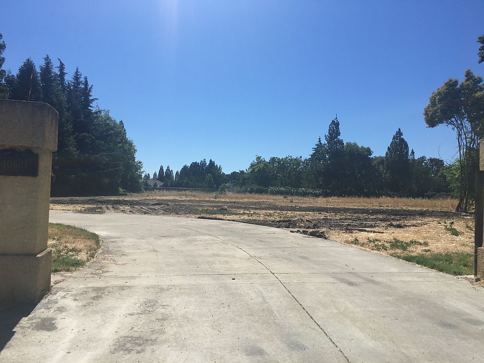 2nd image of 10601 N Escondido Pl