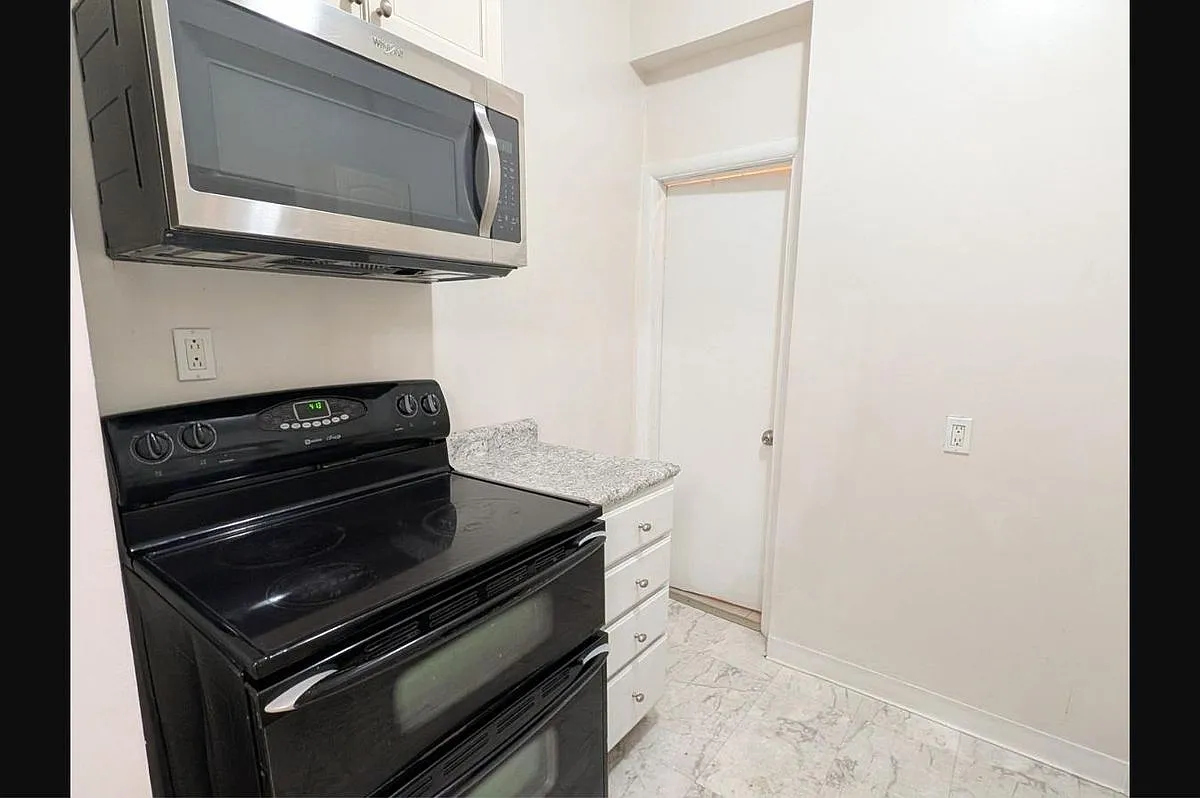 1 bed, 1.0 bath, 398 sqft, $1,995 — Photo 3