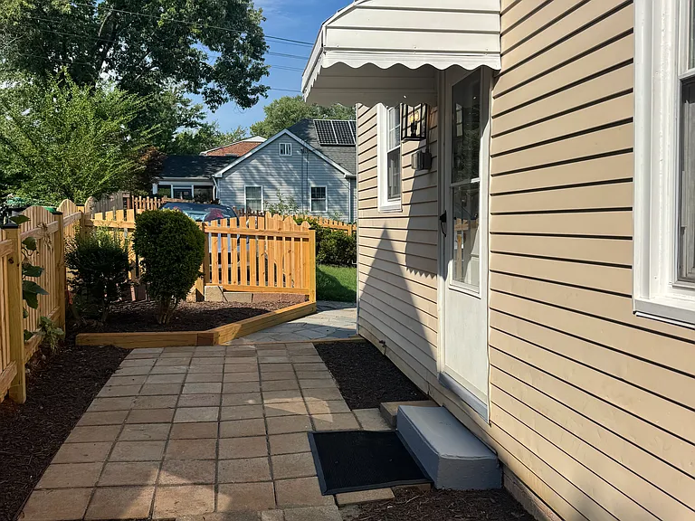 1302 Little High St — Photo 9