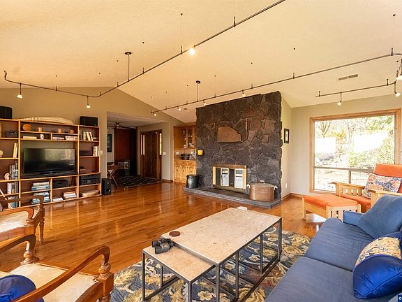 4th image of 33941 Marys River Estates Rd