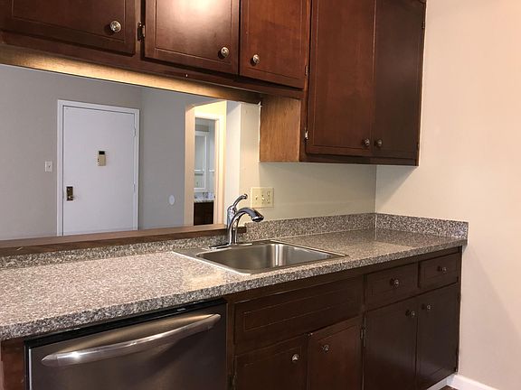 3rd image of 2019 Parrott Dr #7