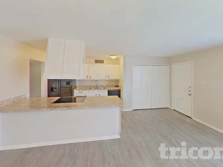332 Rockcrest Dr — Photo 4
