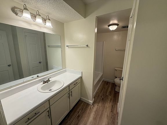 5th image of 3204 Redding Rd #102