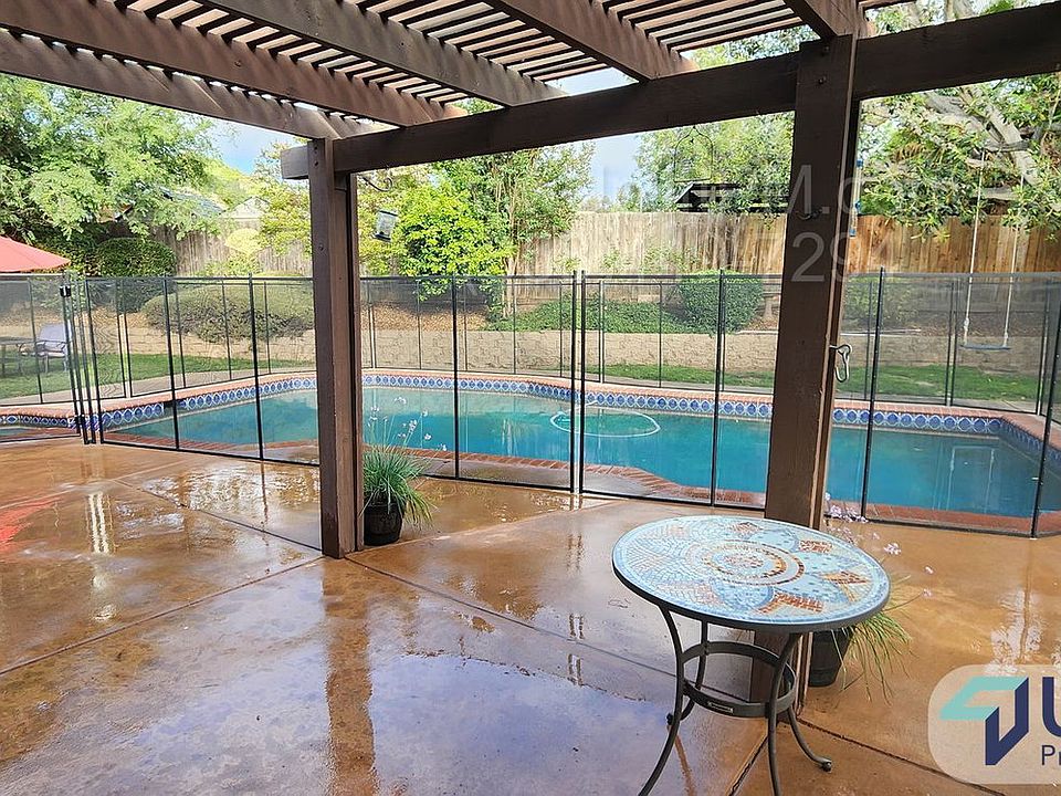 2nd image of 2932 Soledad Pl