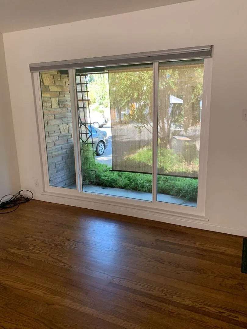 Fantastic 3 Bed 2 Bath home with pool — Photo 3