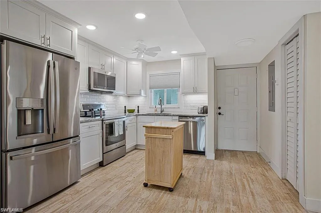 2 bed, 2.0 bath, 800 sqft, $1,600 — Photo 1