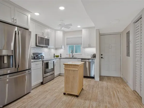 4298 27th Ct SW APT 101, Naples, FL 34116