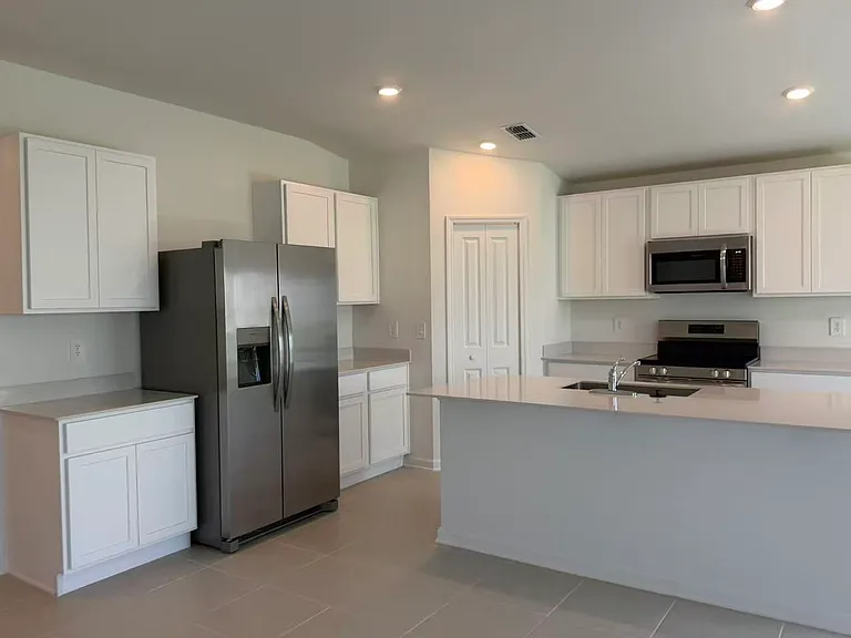 391 Artemis St — Photo 7