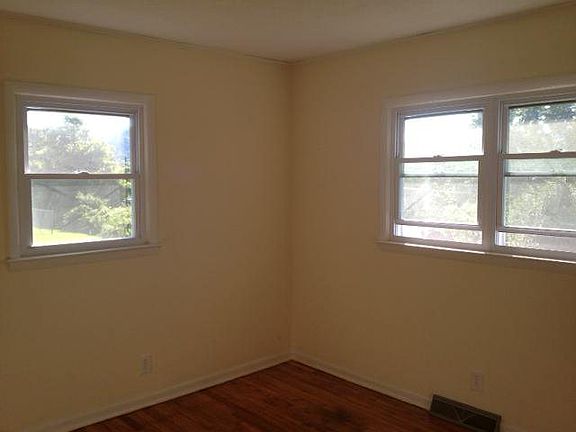 5th image of 107 Carrie St