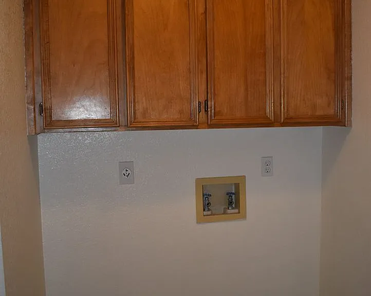 907 Crymes Ln — Photo 13