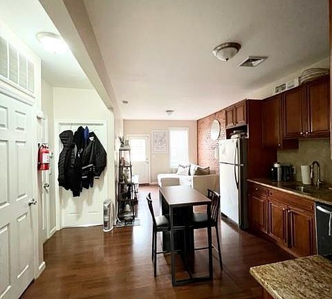 5th image of 118 57th St #1