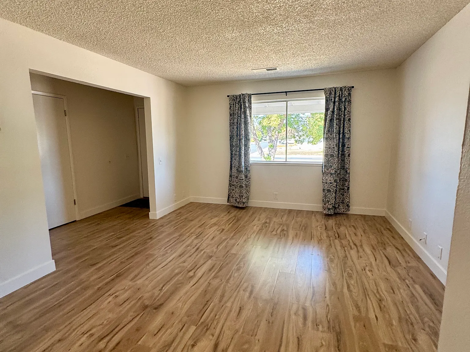 3 bed, 1176 sqft, $2,600 — Photo 4