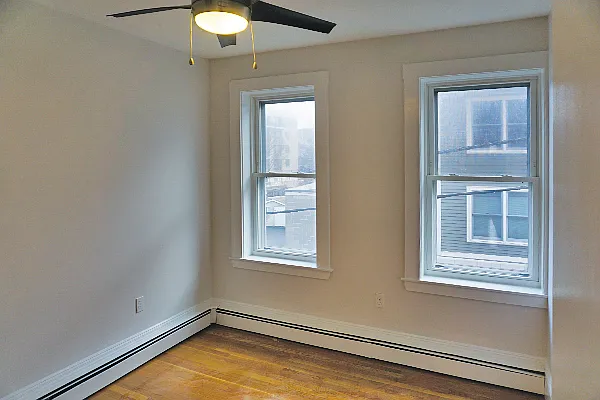 27 Lambert St — Photo 2