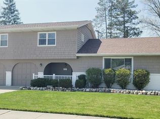 1444 Vermont Ave, Marysville, MI 48040