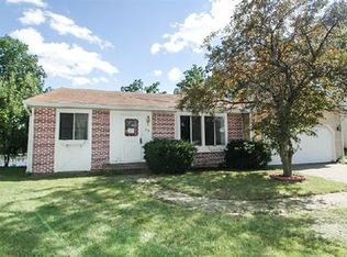 25 Highbury Dr, Elgin, IL 60120